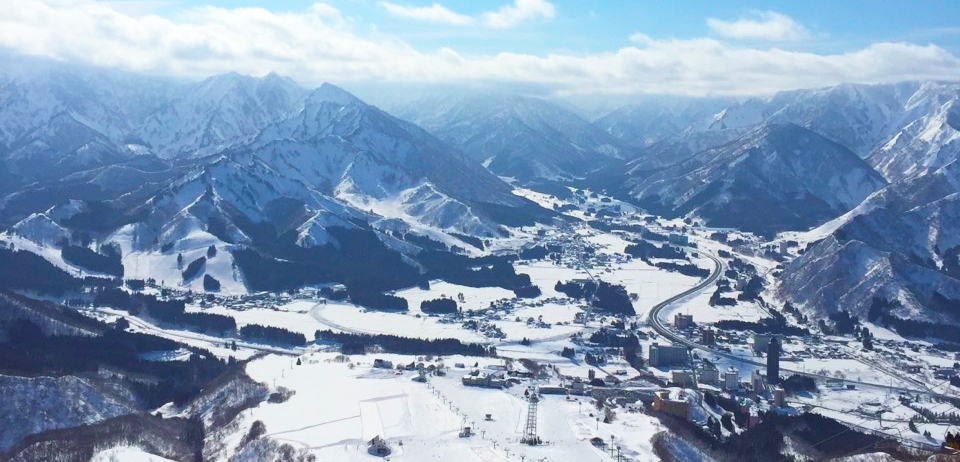 岩原スキー場の山麓からの眺め